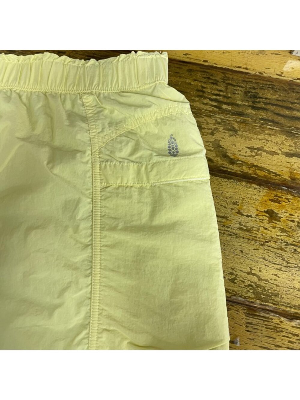 Free People Movement In The Wild Athletic Shorts Yellow Sz LG Utility Pocket - Picture 3 of 5